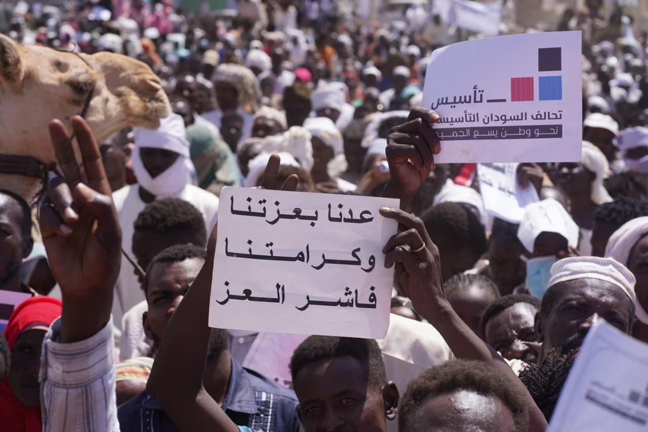 Sudan/ Al-Fasher rallies for peace: Million-man march backs peace government, rejects oppression